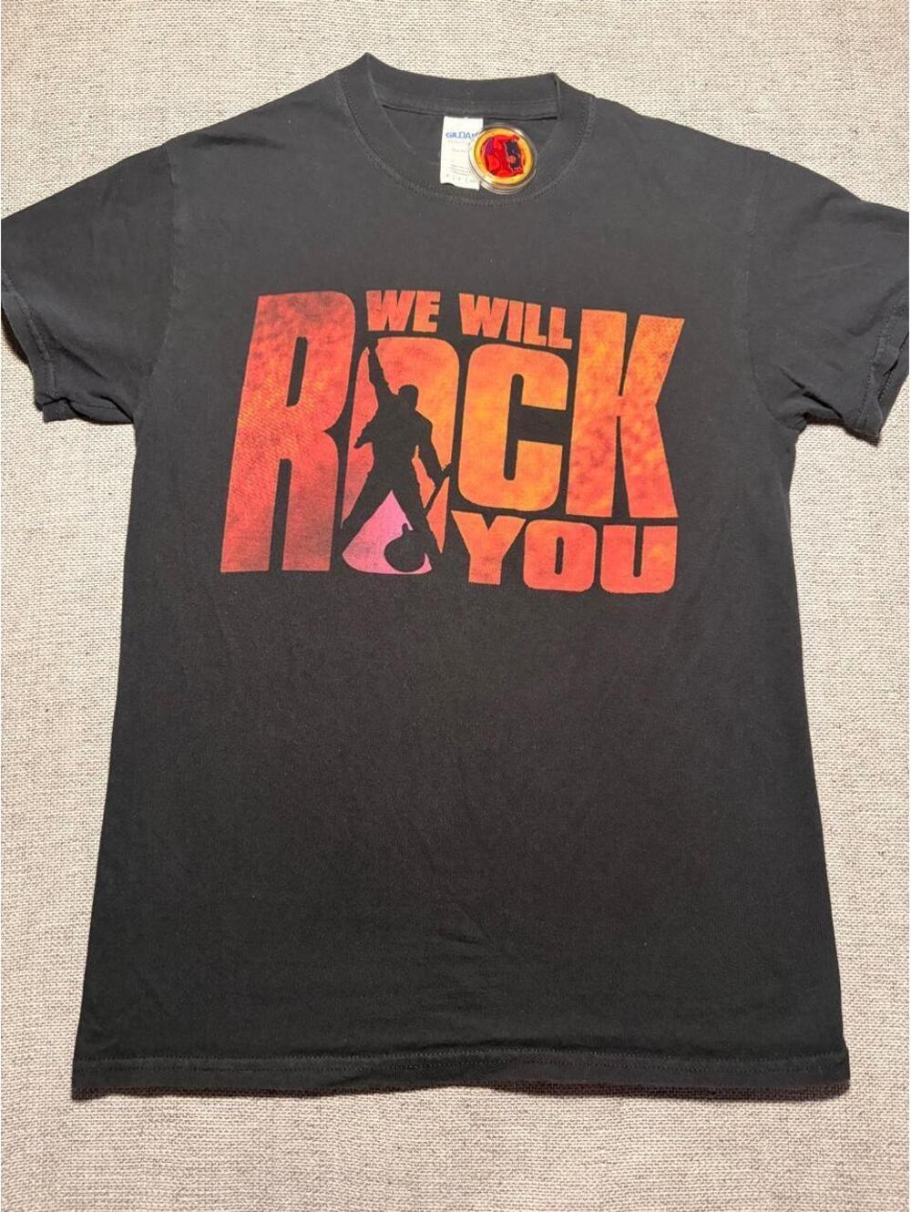 Gildan We Will Rock You Graphic T-Shirt -S - 0380